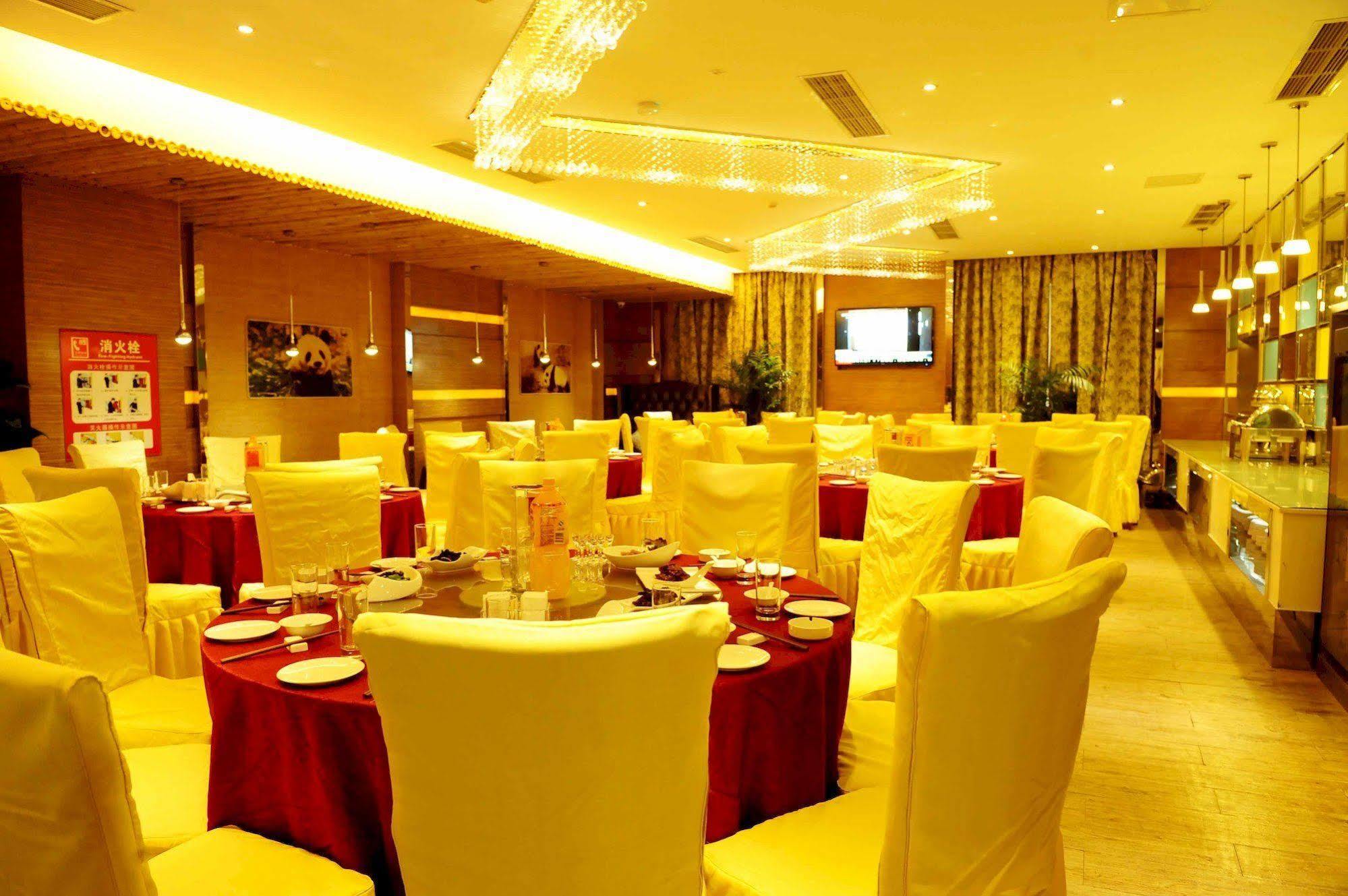 Chengdu Panda Prince Culture Hotel Exterior photo