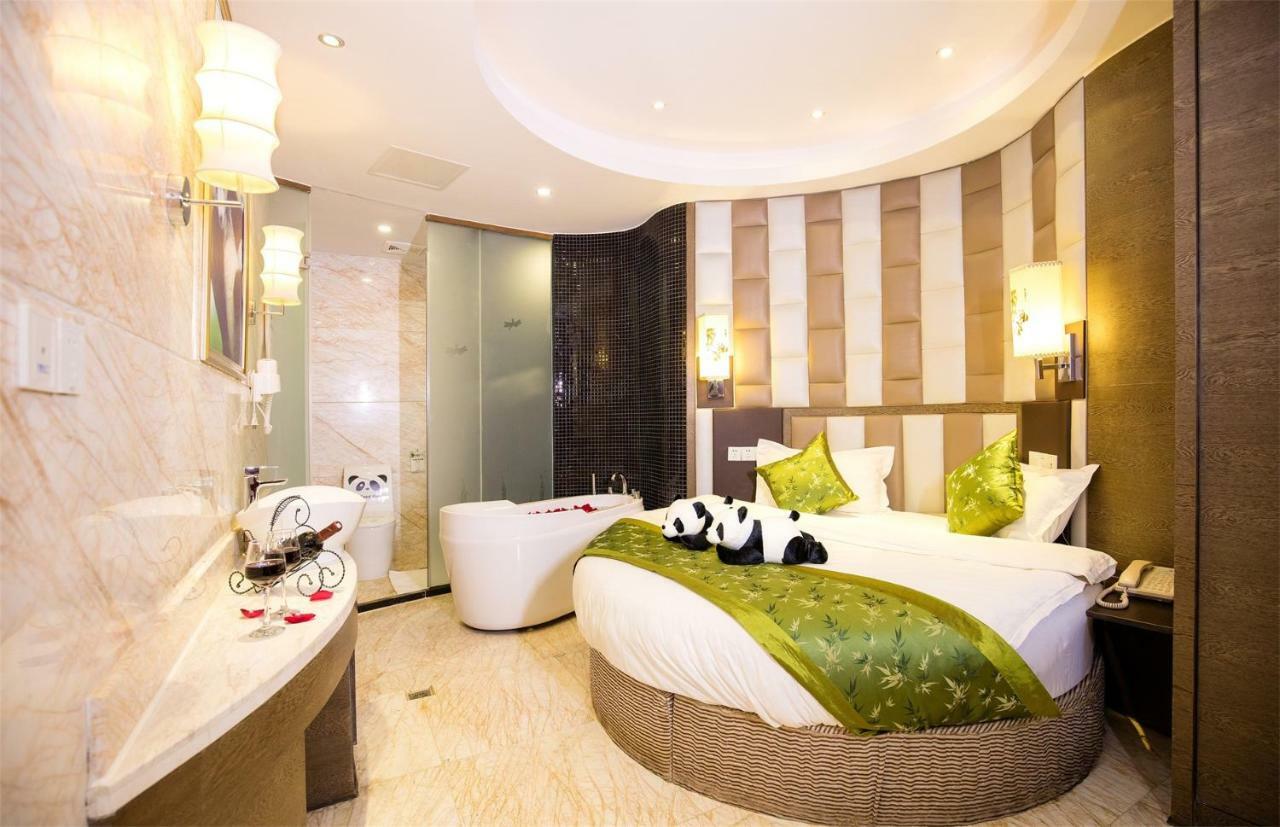 Chengdu Panda Prince Culture Hotel Exterior photo