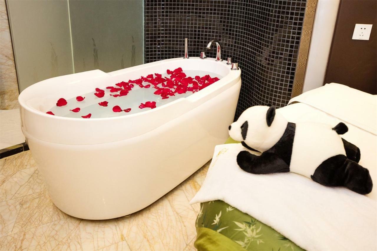 Chengdu Panda Prince Culture Hotel Exterior photo
